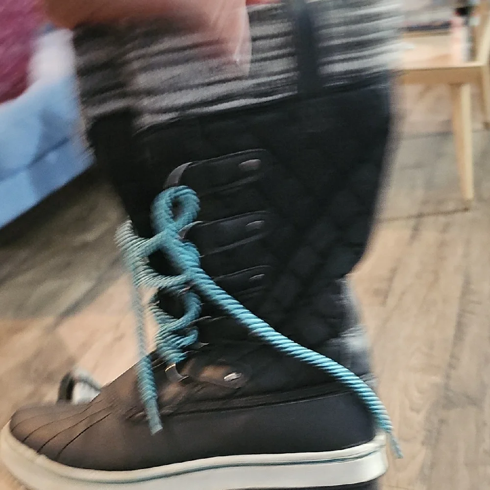 Totes Black Gray Winter Boots with Blue Laces SIZE 7 Medium Outdoor Water Snow